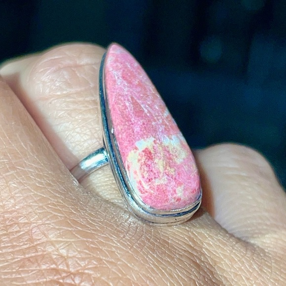 Bright Pink Thulite Ring Size 6 1/2 - Picture 14 of 15